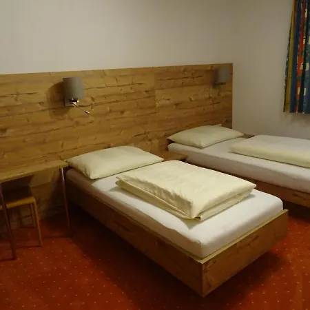 Konukevi Hof Am Platzli 3*