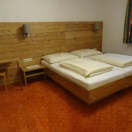 ゲストハウス Hof Am Platzli サンクト・アントン・アム・アールベルク